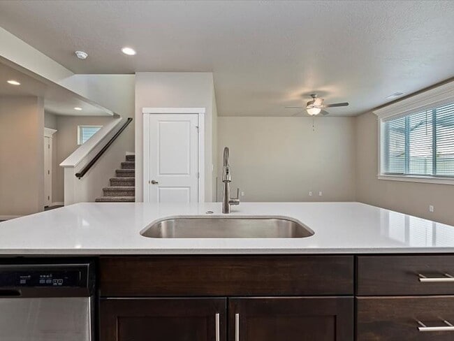 Building Photo - Must See!  Ready to move in! 4 bedroom, 2 bath home available in Verado with landscaping Included!