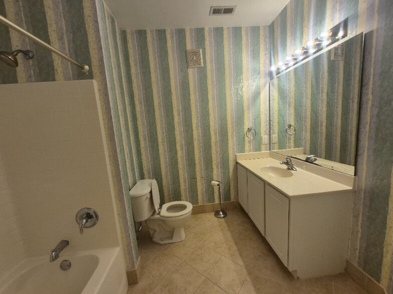 Building Photo - 2223 Locksley Woods Dr