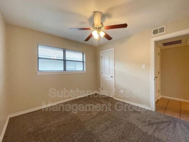 Building Photo - 1430 NW 25th St