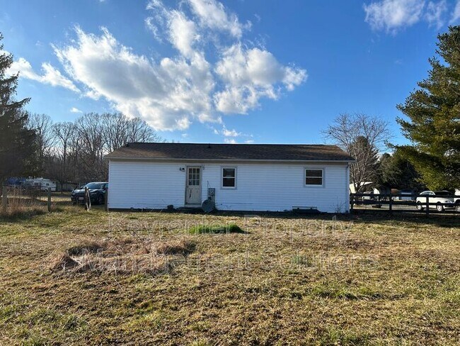 Building Photo - 26 Whiteoak Cir
