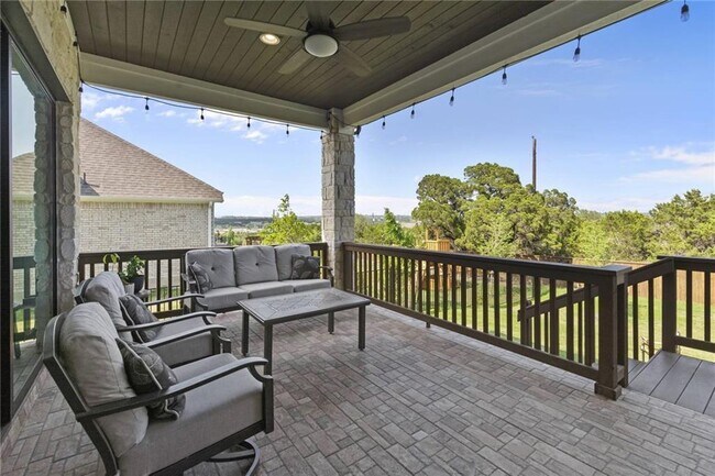 Building Photo - 820 Palamos Dr