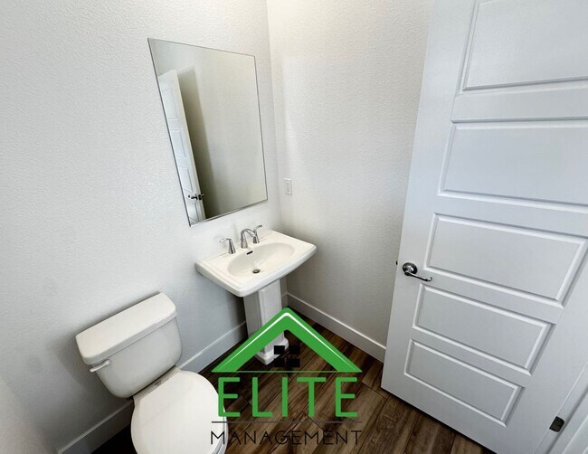 Building Photo - Spacious 4-Bedroom Home in Prime Folsom Lo...