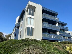 Building Photo - Ocean Front Living! Furnished 3 Bedroom + ...