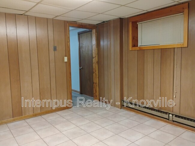 Building Photo - 5801 Ridgewood Rd