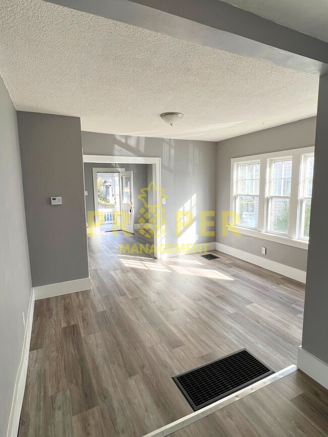 Building Photo - 4 bedroom, 2 bathrooms house for rent