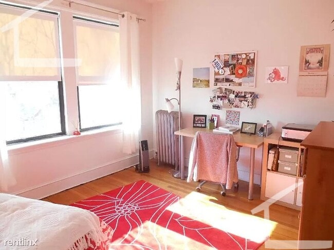 Building Photo - No Brokers Fee, Large Apartment in brighton, Heat, Hot Water Included, Eat-in Kitchen, Porch, Par...