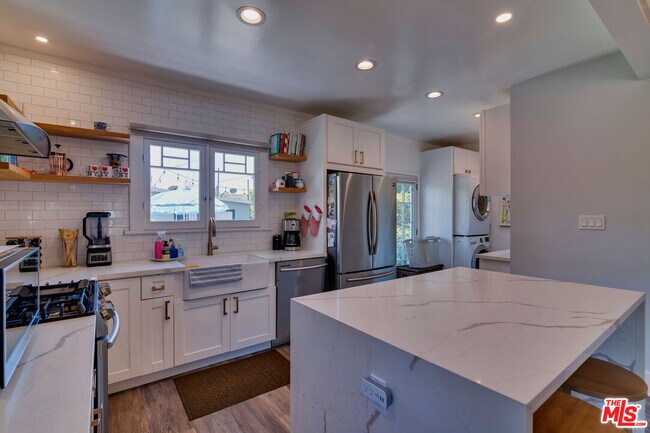 Building Photo - 1304 W 55th St