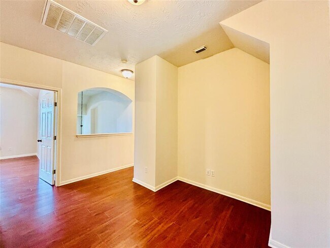 Building Photo - 1803 Stoneleigh Ct
