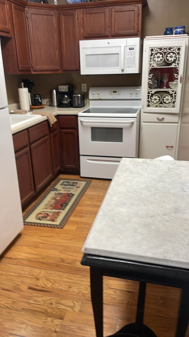 Building Photo - 175 Schools Dr