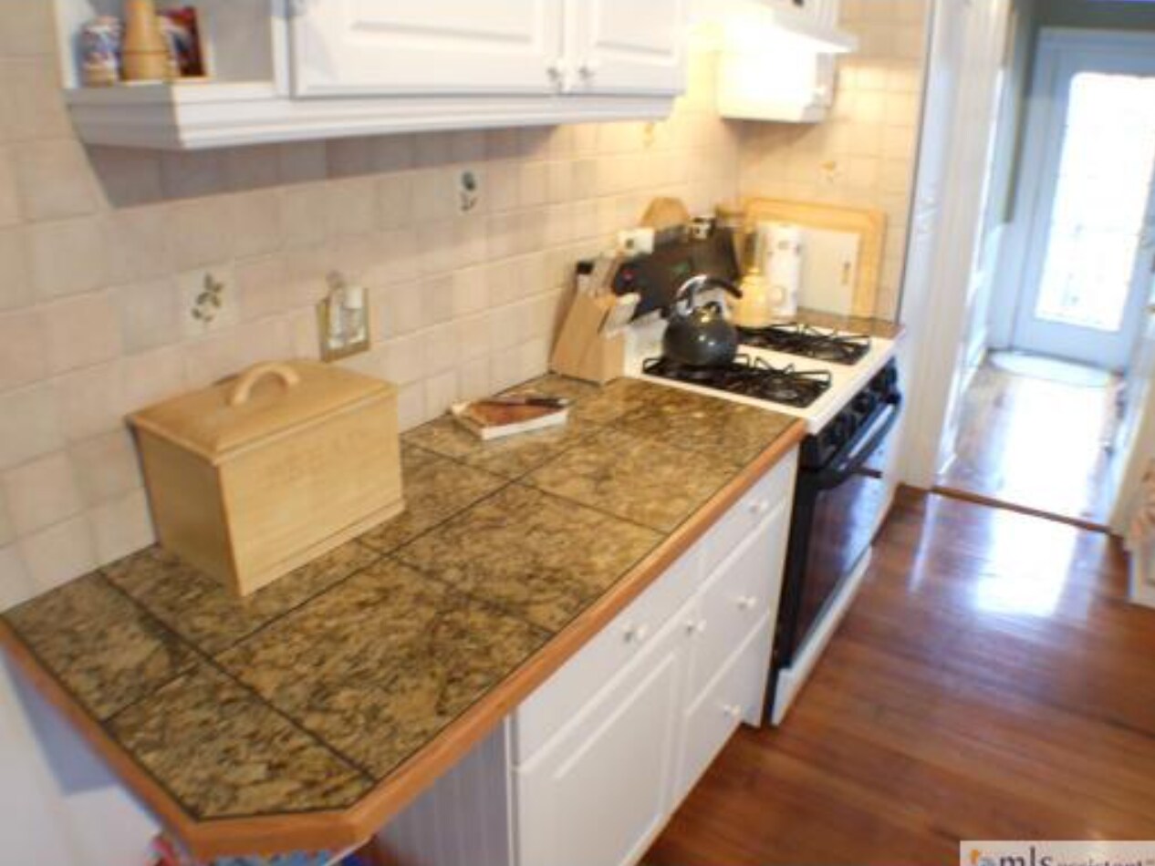 Building Photo - 30 Manning St