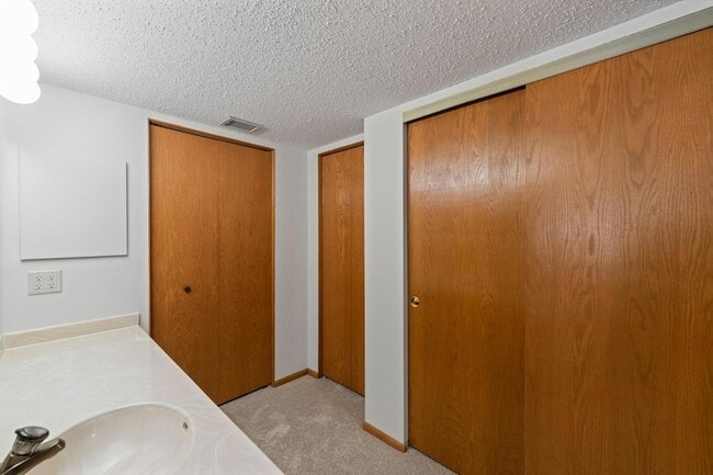 Building Photo - 7200 Cahill Rd