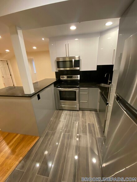 Building Photo - 1801 Beacon St