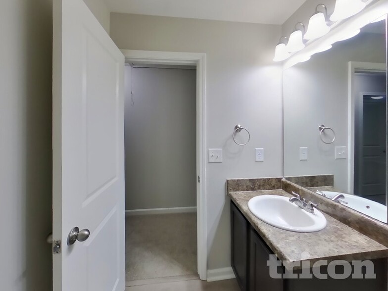 Building Photo - 121 Southwind Cir