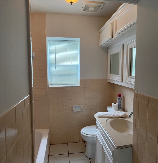 Building Photo - 2340 Cumberland St