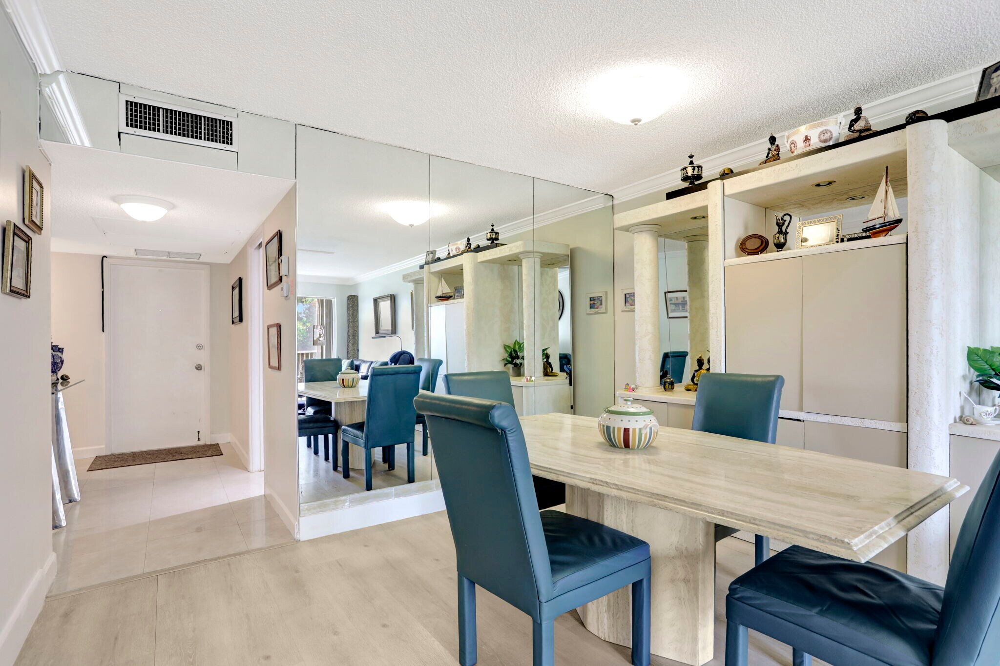 Building Photo - 2851 S Palm Aire Dr