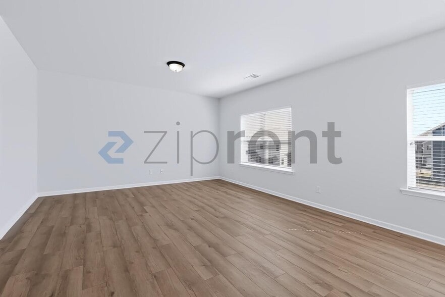 Building Photo - Unit