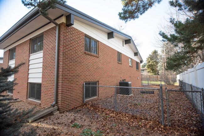 Building Photo - 9 Paramount Pkwy