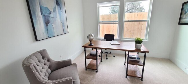 Building Photo - 311 Cyclamen St
