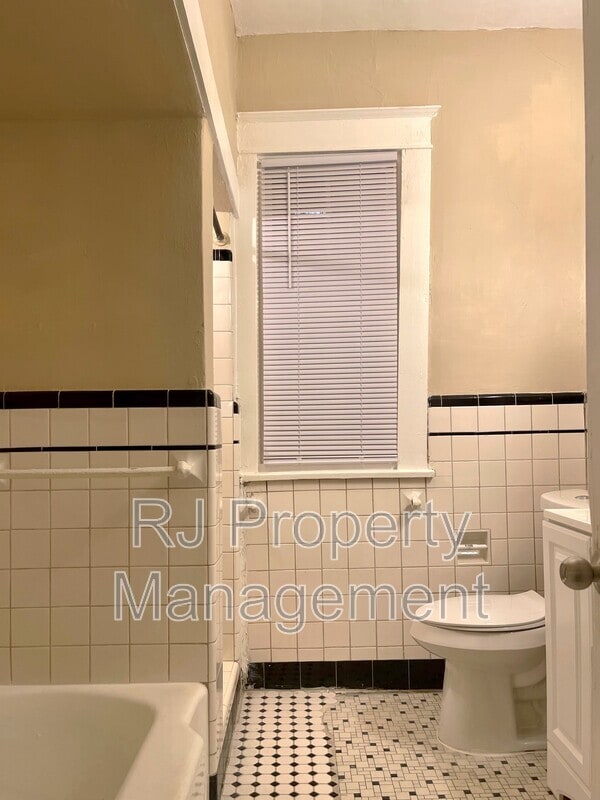 Building Photo - 1267 Englewood St