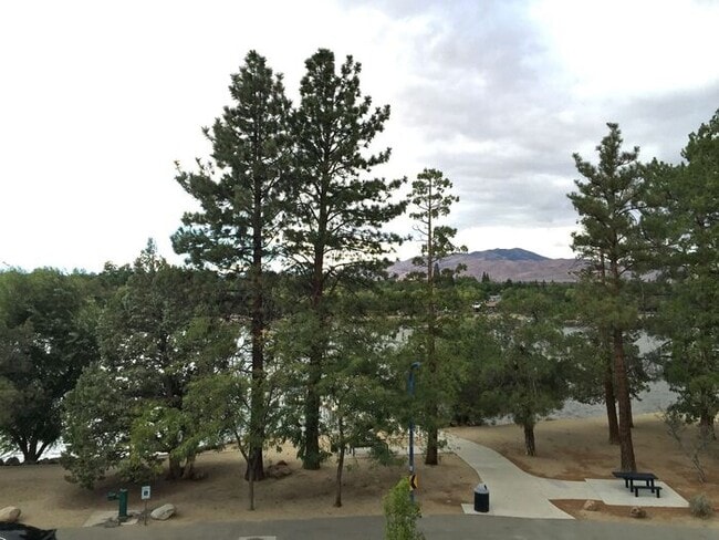 Building Photo - Lake View Resort Style Condo - Garage & Po...