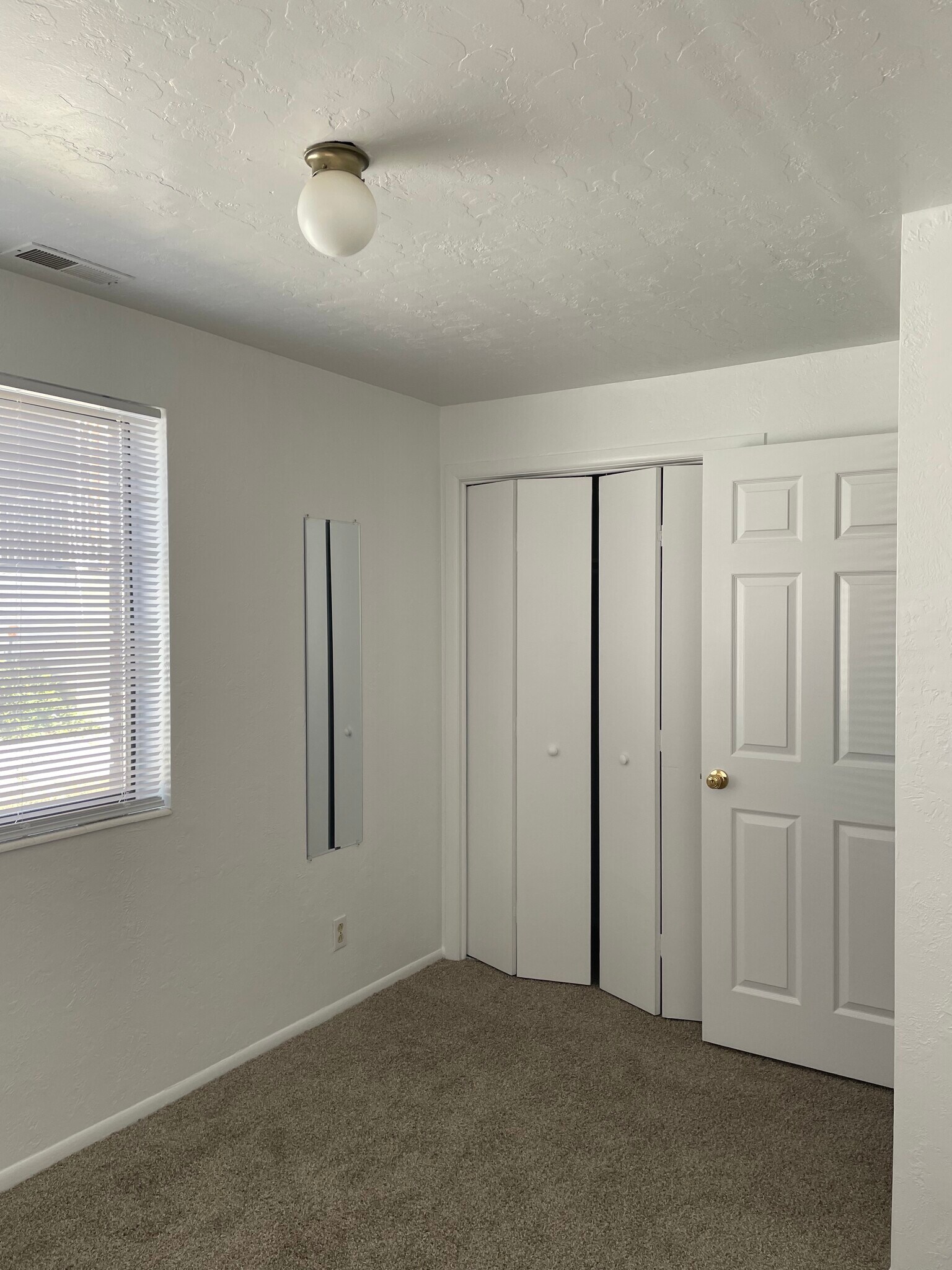 Building Photo - 2894 S 625 W