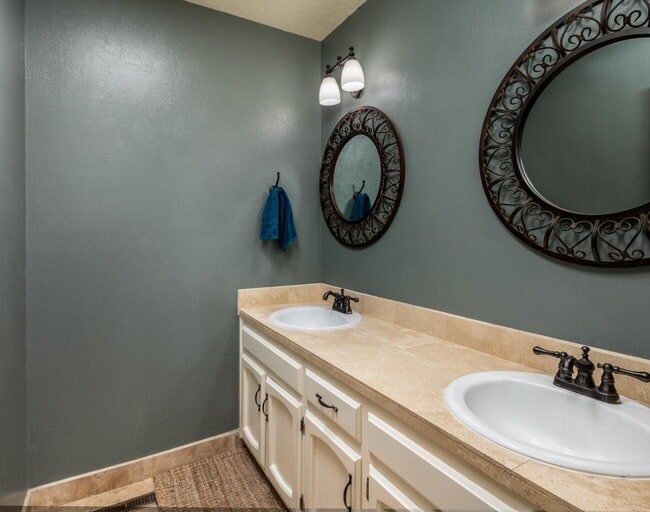 Building Photo - 717 Sagewood Ct SE