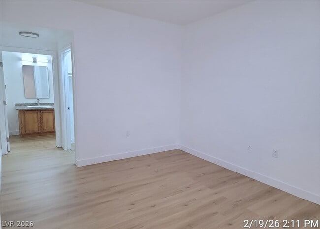 Building Photo - 3400 Cabana Dr