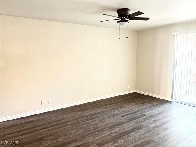 Building Photo - 5260 River Glen Dr