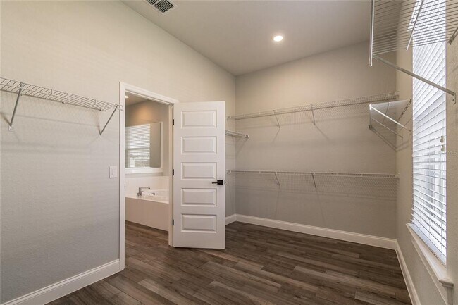 Building Photo - 6753 Bentridge Dr