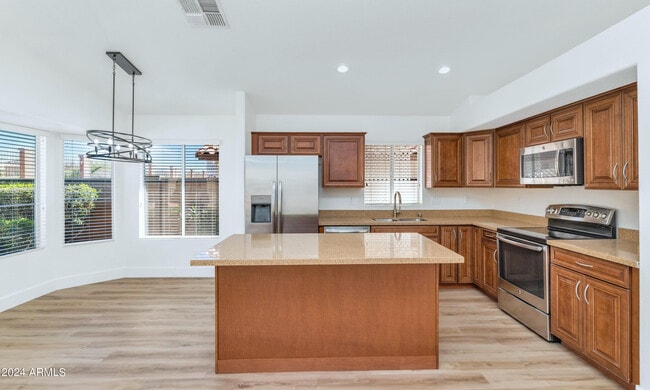 Building Photo - 1706 E Windsong Dr