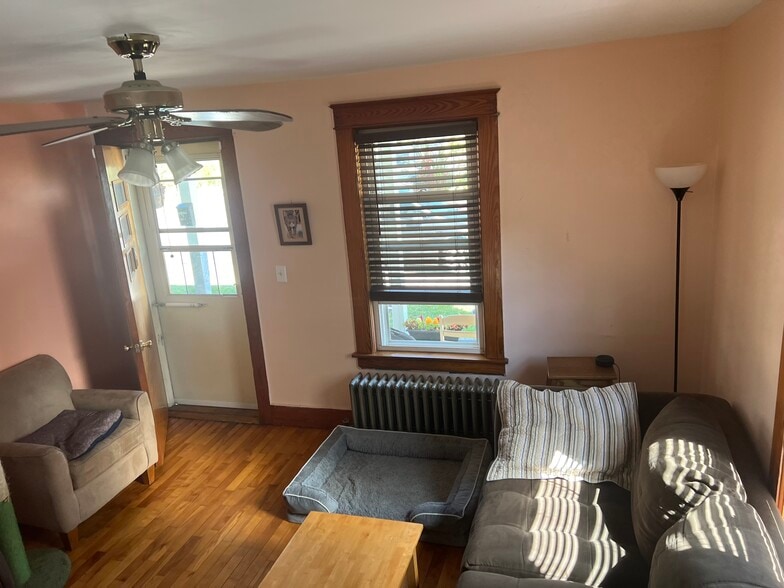 Building Photo - 627 Rockingham St