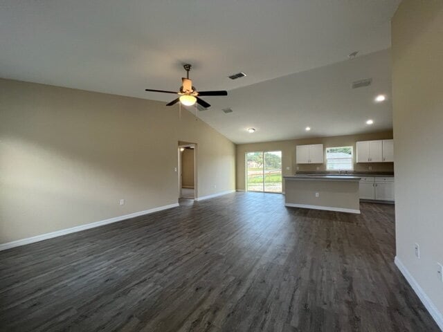Building Photo - **MOVE-IN SPECIAL NO APPLICATION FEES FOR APPROVED APPLICANTS/2 WEEKS FREE RENT/Beautiful Home fo...