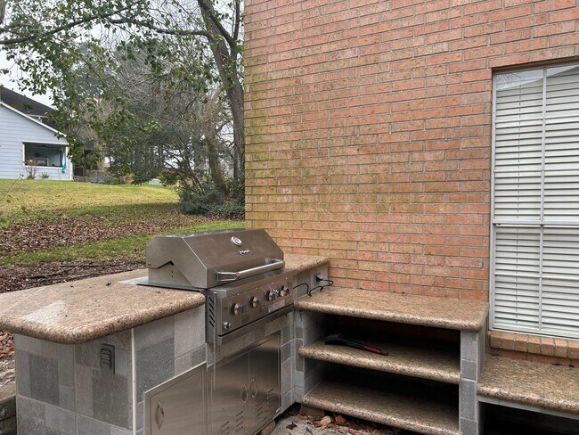 Building Photo - 112 Harbour Town Dr