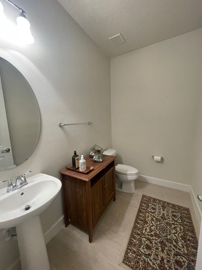 Building Photo - The perfect home waiting for you! FULLY FU...