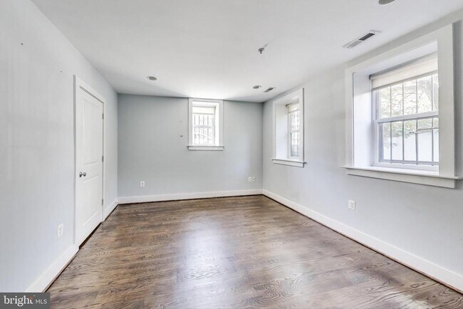 Building Photo - 1480 Harvard St NW