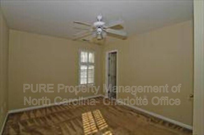 Building Photo - 1109 Ashford St