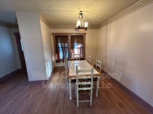 Building Photo - 561 Irondale St