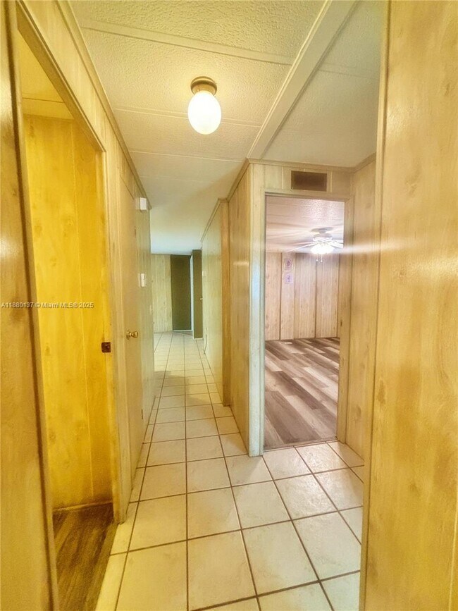 Building Photo - 3930 Country Pl