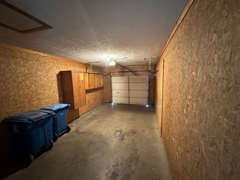 Building Photo - 219b-219 Robb Ave