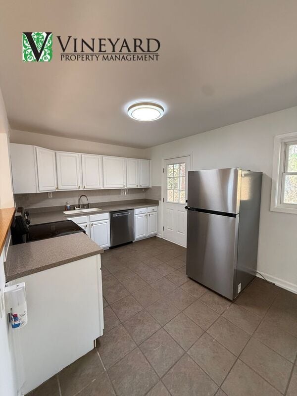 Building Photo - 1023 Pine Valley Dr NE