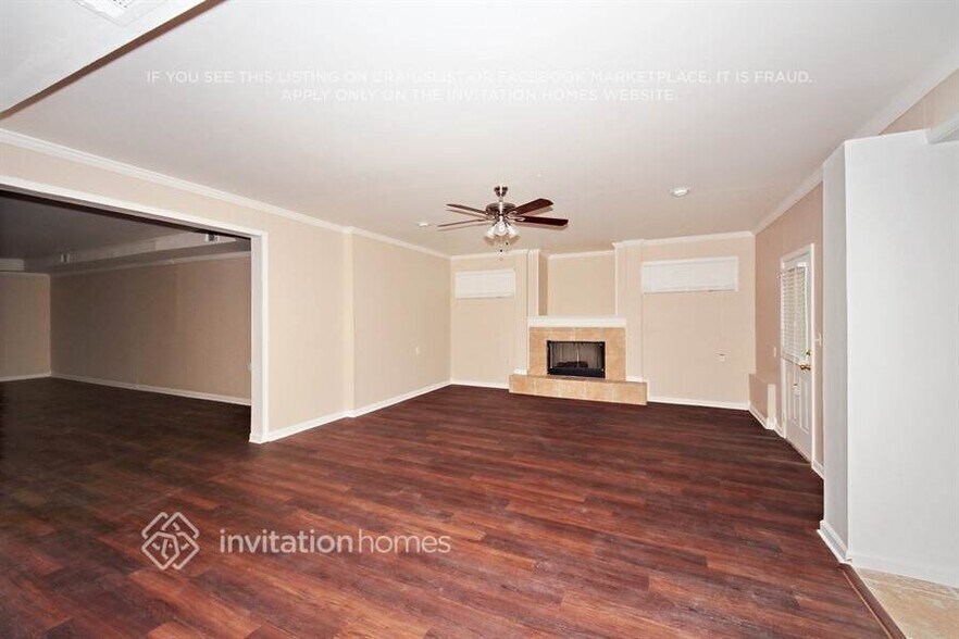 Building Photo - 1215 Mobile Way