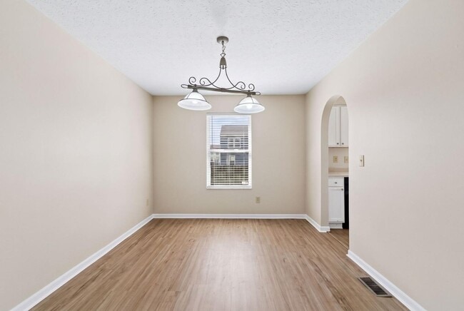 Building Photo - 4611 Thornoak Dr