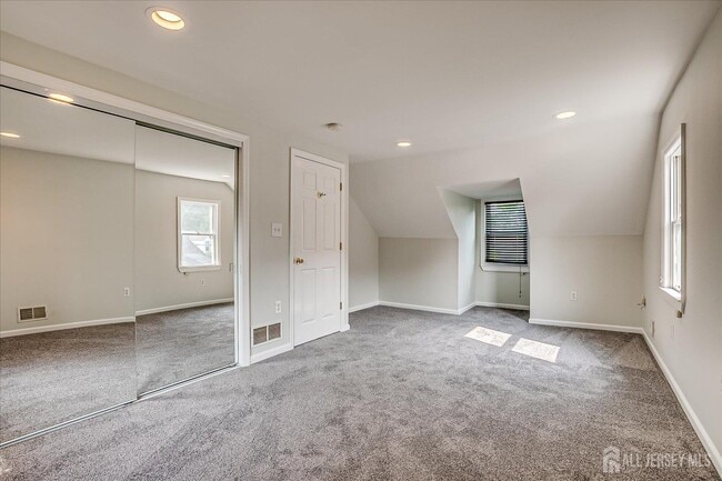 Building Photo - 6 Robert Cir