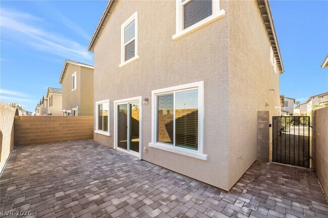 Building Photo - 3426 La Cura Ave