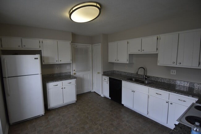 Building Photo - Stunning 5-Bedroom Home in Bartlett - Spacious, Elegant & Move-In Ready!