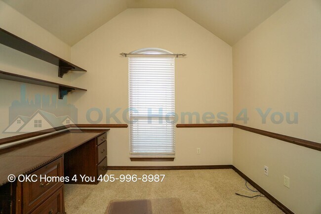 Building Photo - Executive Home in Yukon - Save $950 off the first full months rent!