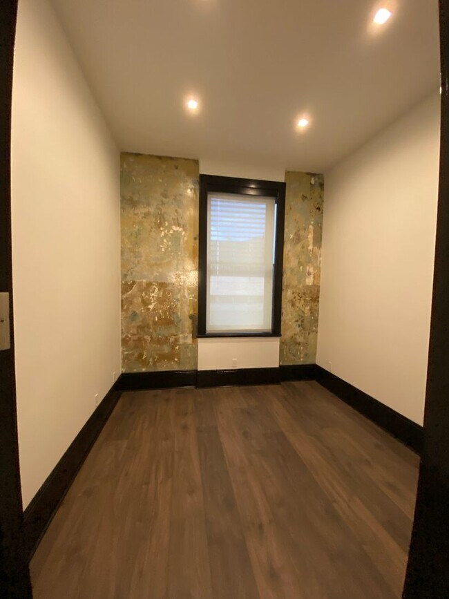 Building Photo - Historic Charm with Live-Work Flexibility in Downtown Honolulu