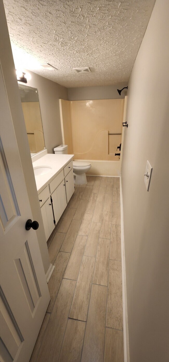 Building Photo - 102 Millwheel Ct