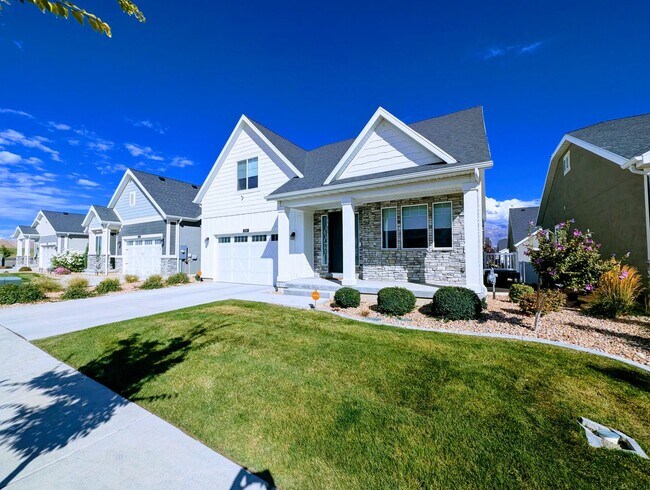 Building Photo - Lovely, spacious, newly built Lehi House!!