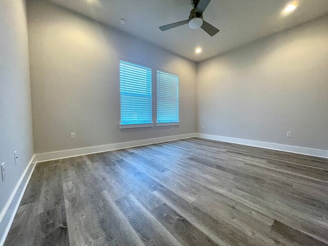 Building Photo - NEW 3B/2.5B Destin Oaks TOWNHOME available...